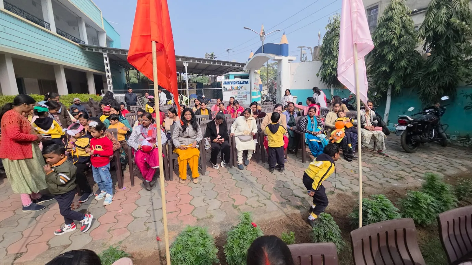 गिरिडीह के जूनियर जैन विद्यालय में धूमधाम से मनाया गया एनुअल डे प्रोग्राम, बच्चों में दिखा खासा उत्साह