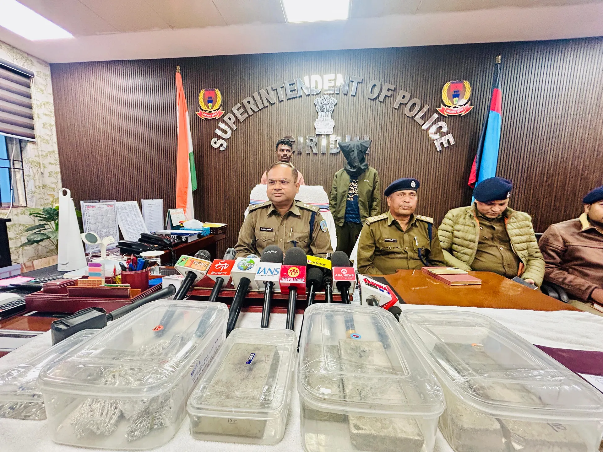 1 करोड़ कीमत की चांदी के साथ एक अपराधी गिरफ्तार, एक कार भी हुई बरामद 