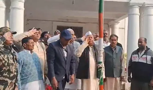 गणतंत्र दिवस पर राजद कार्यालय में लालू ने किया झंडोत्तोलन, तेजस्वी मौके से रहे नदारद