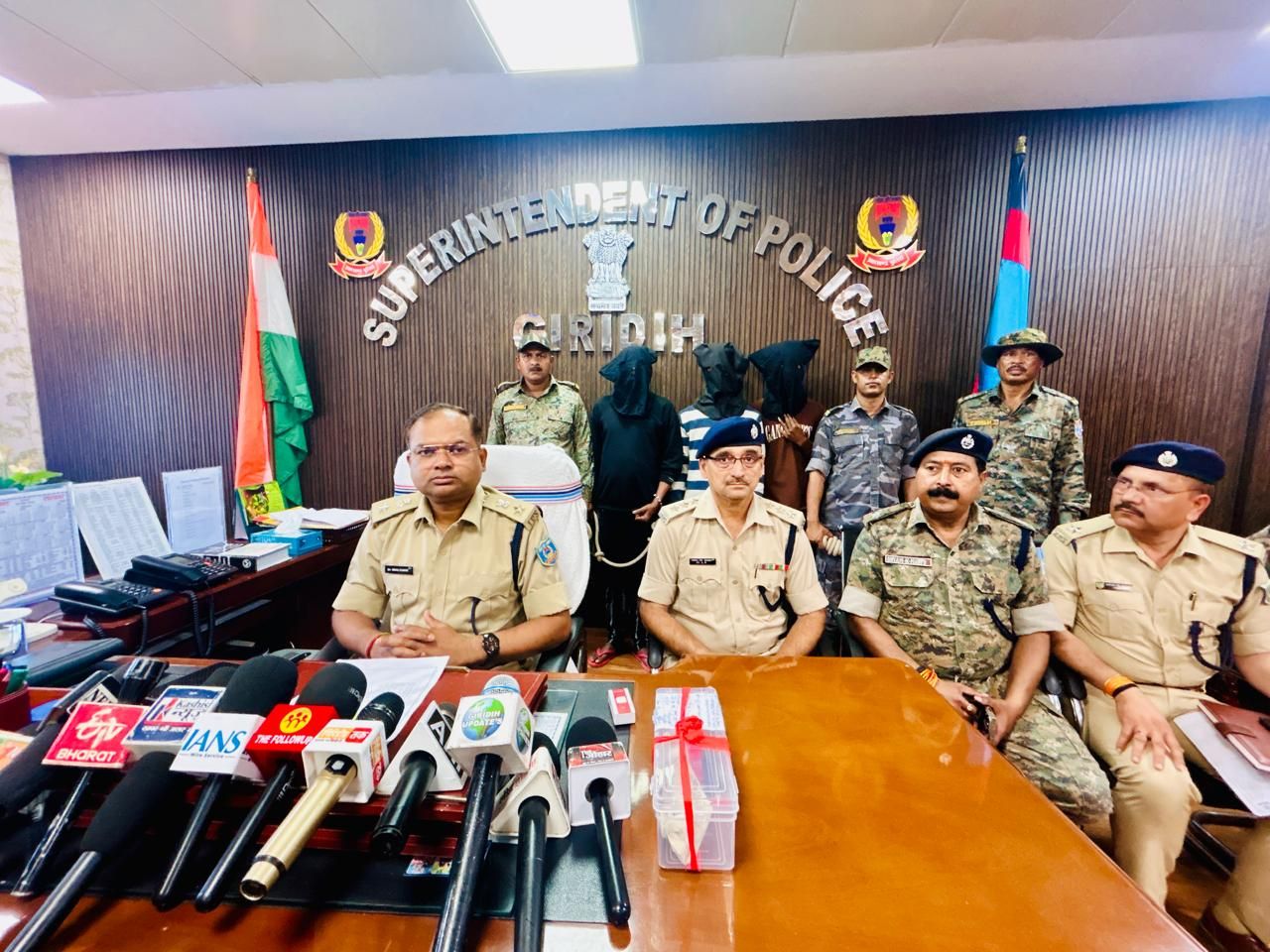 अजय दास हत्याकांड में फरार तीनों मुख्य आरोपी को Giridih नगर थाना पुलिस ने किया गिरफ्तार, चाकू बरामद 