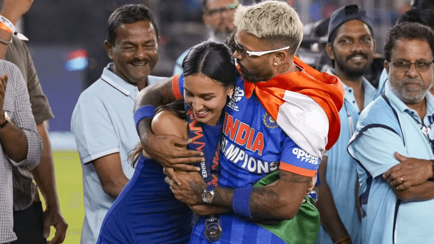 पांड्या को तिरंगा लपेटकर जश्न मनाना पड़ सकता है भारी, की गई FIR दर्ज करने की मांग