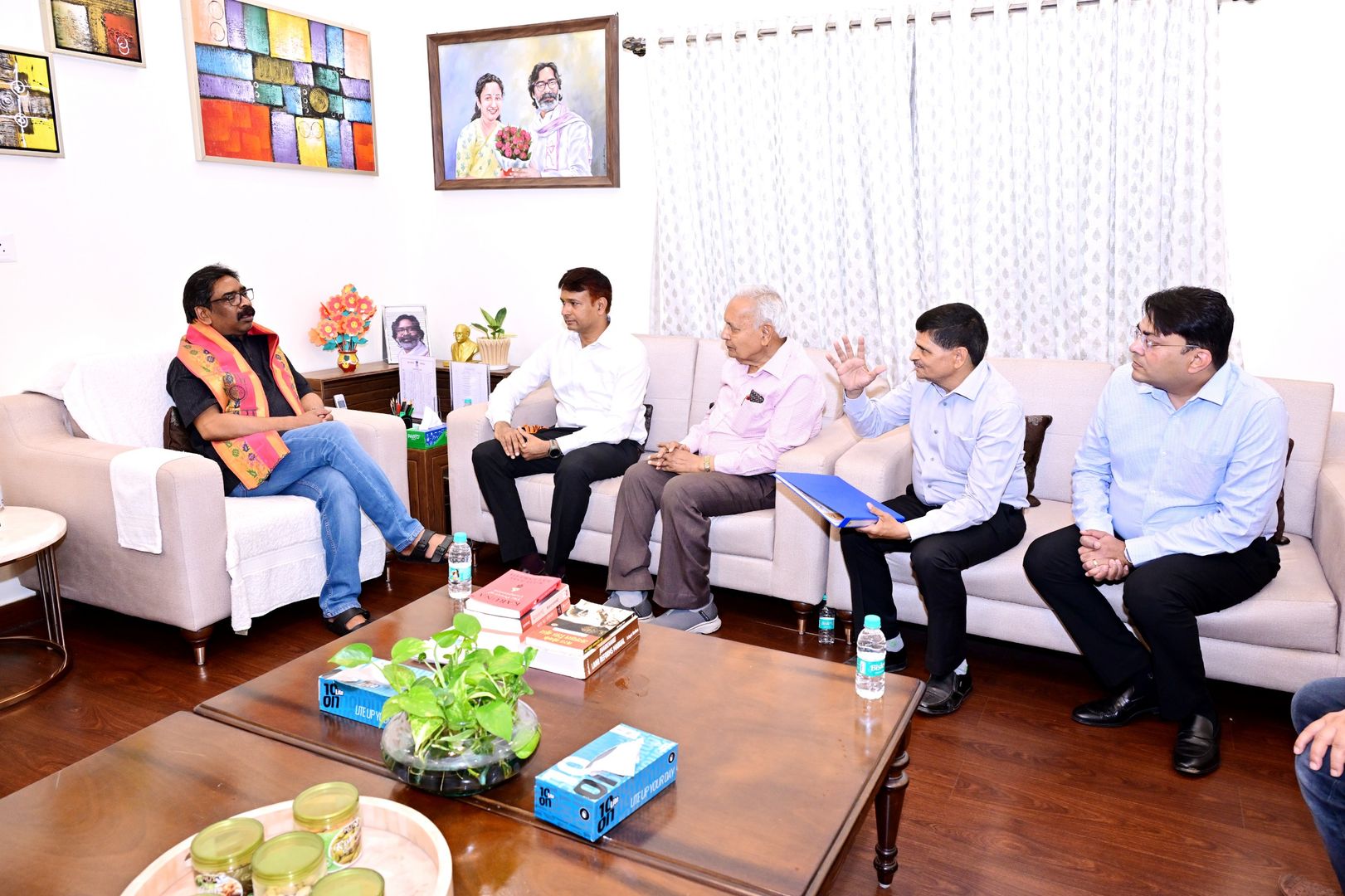 जैन मंदिर प्रतिनिधिमंडल ने CM Hemant Soren से की मुलाकात, पंचकल्याणक महोत्सव में किया आमंत्रित