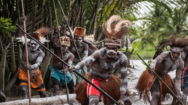 भारत में रहती है एक ऐसी जनजाति...जो बाहरी लोगों को देखते ही करते है हमला !