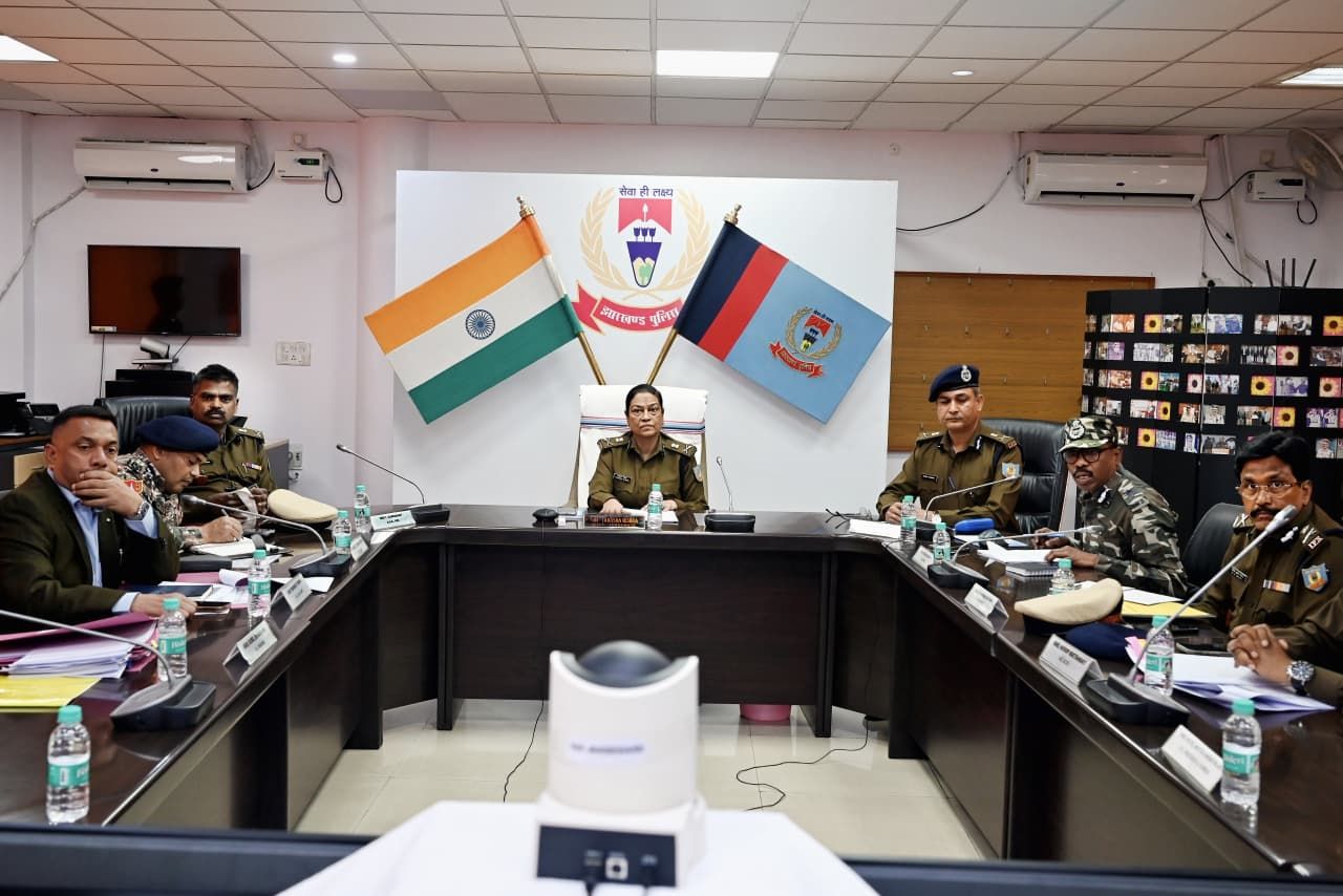 Jharkhand में अपराध नियंत्रण और विधि-व्यवस्था के संचालन को लेकर DGP की समीक्षा बैठक