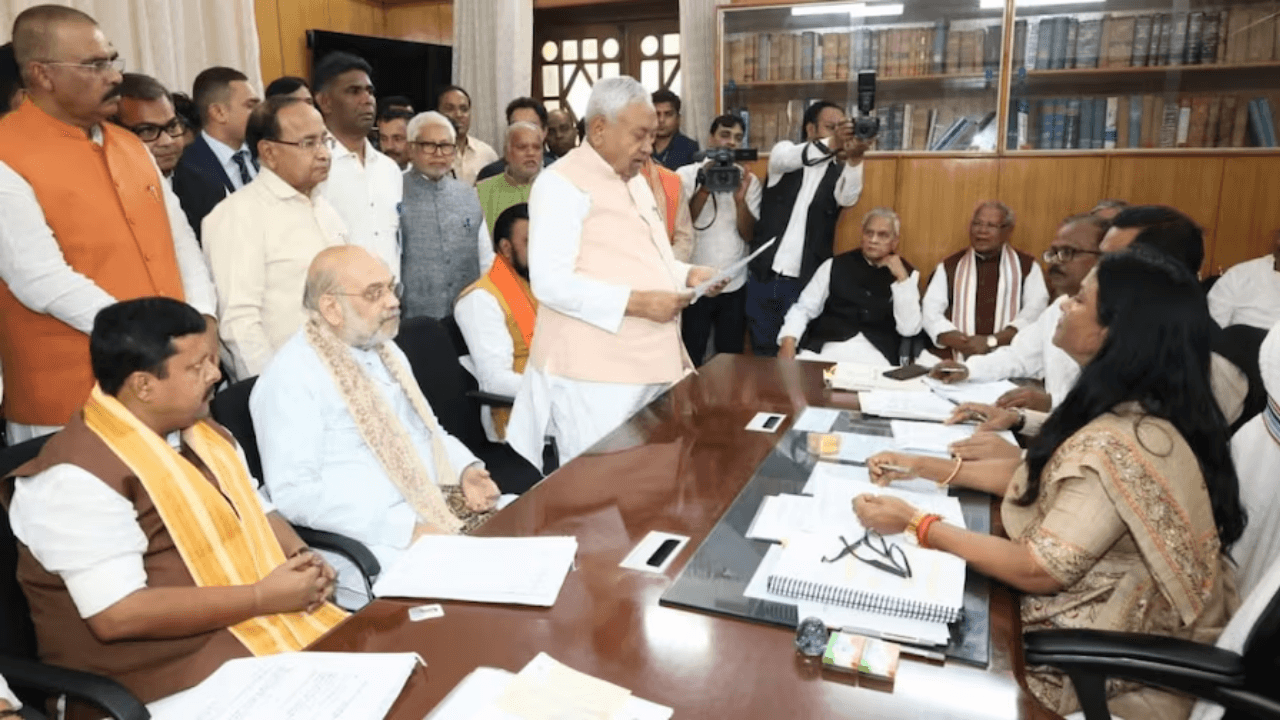 राज्यसभा चुनाव के लिए मुख्यमंत्री Nitish Kumar ने दाखिल किया नामांकन पत्र